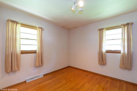 320 N State St, Genoa, IL 60135 photo 7