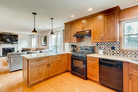 5217 Elliott Dr, Hoffman Estates, IL 60192 photo 8