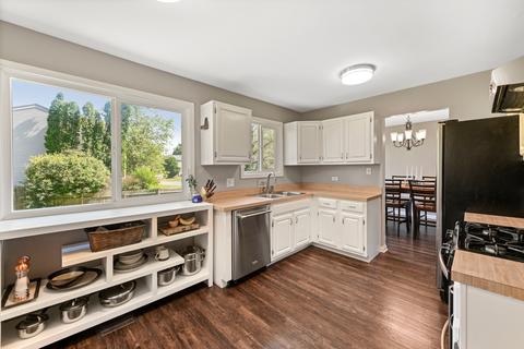 750 W Appletree Ln, Bartlett, IL 60103 photo 6