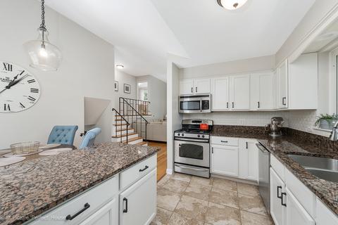208 Shirley Ct, Wheaton, IL 60187 photo 8