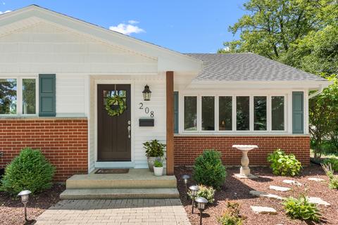 208 Shirley Ct, Wheaton, IL 60187 photo 2