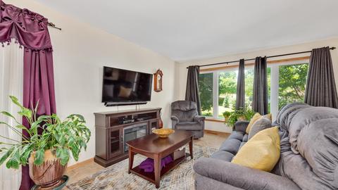 635 N Highview Ave, Addison, IL 60101 photo 3