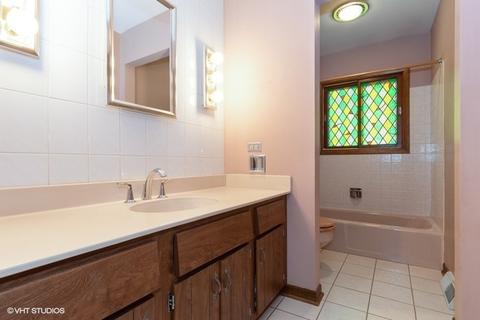 814 Kings Point Dr E, Addison, IL 60101 photo 10