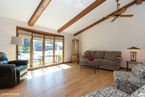 814 Kings Point Dr E, Addison, IL 60101 photo 5