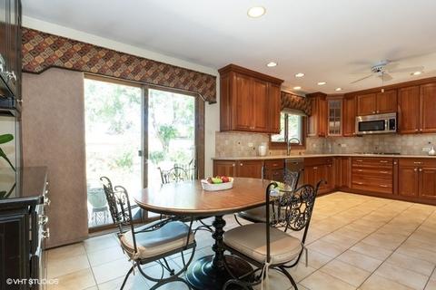814 Kings Point Dr E, Addison, IL 60101 photo 3