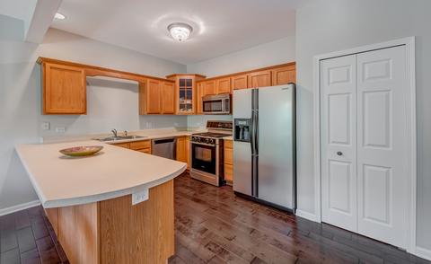 225 Walker Dr, Elburn, IL 60119 photo 3