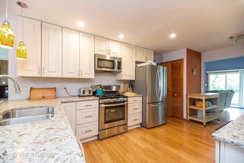 385 Alpine Ln, Hoffman Estates, IL 60169 photo 4