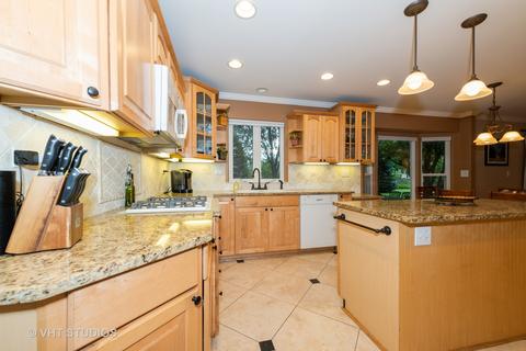 2011 Greensboro Dr, Wheaton, IL 60189 photo 6