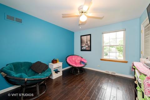 2011 Greensboro Dr, Wheaton, IL 60189 photo 14