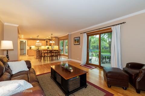 2011 Greensboro Dr, Wheaton, IL 60189 photo 10