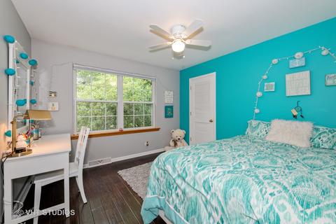 2011 Greensboro Dr, Wheaton, IL 60189 photo 4