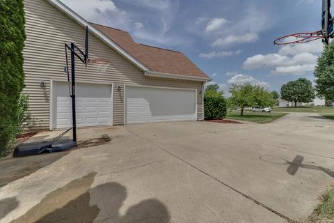 9592 Wolf Hill Rd, Bloomington, IL 61705 photo 4