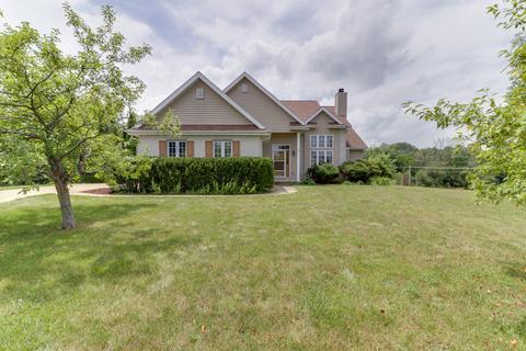 9592 Wolf Hill Rd, Bloomington, IL 61705 photo 1
