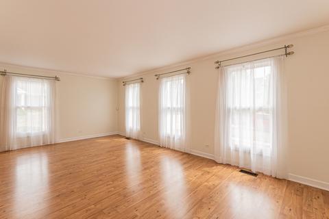 4250 Forest Glen Dr, Hoffman Estates, IL 60192 photo 4
