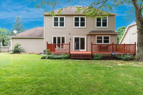 4250 Forest Glen Dr, Hoffman Estates, IL 60192 photo 2