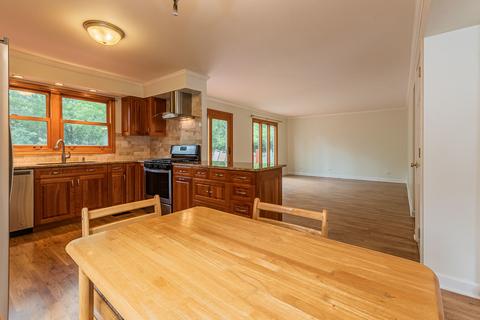4250 Forest Glen Dr, Hoffman Estates, IL 60192 photo 6