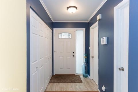 3540 Golfview Dr, Hazel Crest, IL 60429 photo 2