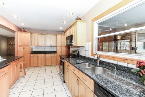 750 Ashley Ct, Hoffman Estates, IL 60169 photo 3