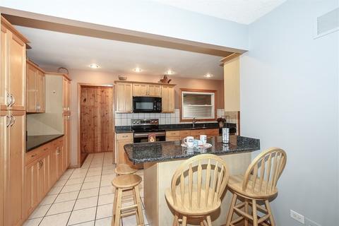 750 Ashley Ct, Hoffman Estates, IL 60169 photo 6