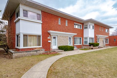 630 E Shabonee Trl, Mount Prospect, IL 60056 photo 2