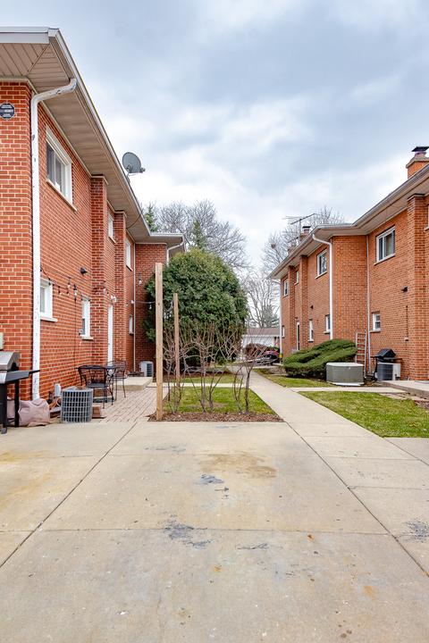 630 E Shabonee Trl, Mount Prospect, IL 60056 photo 13