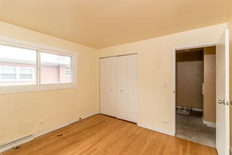630 E Shabonee Trl, Mount Prospect, IL 60056 photo 9