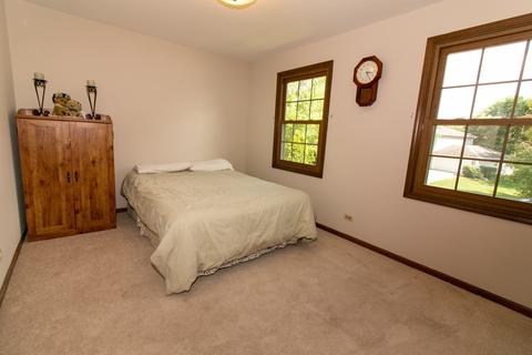 945 E Benton Ave, Naperville, IL 60540 photo 12