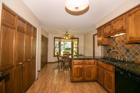 945 E Benton Ave, Naperville, IL 60540 photo 5