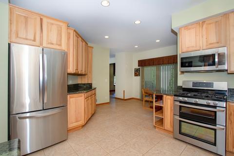 67 Chestnut Ct, Elgin, IL 60120 photo 3