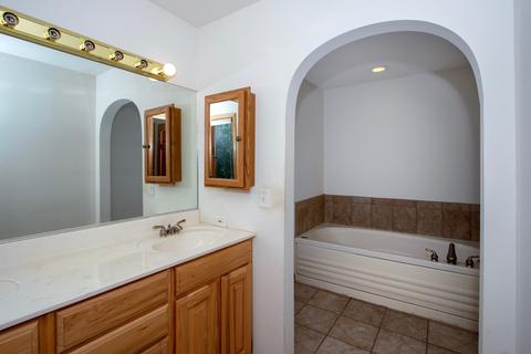 67 Chestnut Ct, Elgin, IL 60120 photo 11