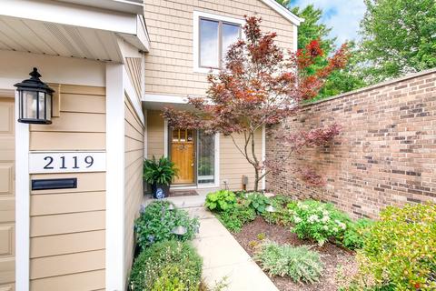 2119 Timber Ln, Wheaton, IL 60189 photo 1