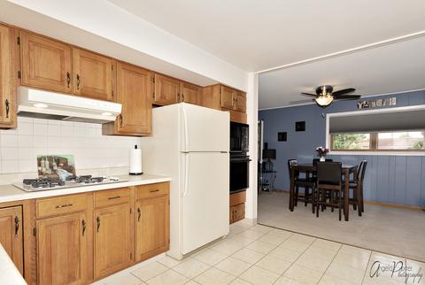 661 Jon Ln, Des Plaines, IL 60016 photo 18