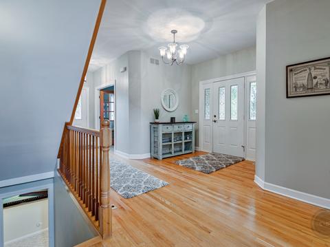 2290 Sutton Ln, Aurora, IL 60502 photo 2