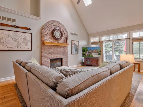 2290 Sutton Ln, Aurora, IL 60502 photo 4