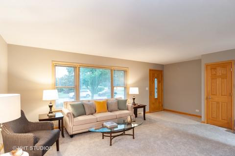 304 Scott St, Wheeling, IL 60090 photo 2