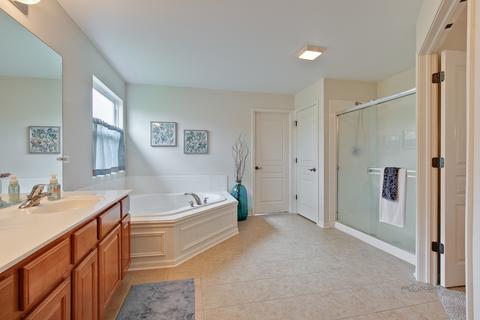 1590 Mcclellan Dr, Lindenhurst, IL 60046 photo 22