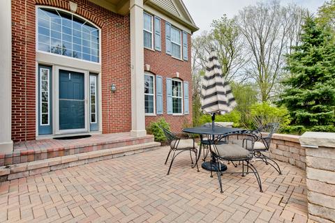 1590 Mcclellan Dr, Lindenhurst, IL 60046 photo 4