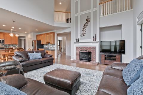 1590 Mcclellan Dr, Lindenhurst, IL 60046 photo 16