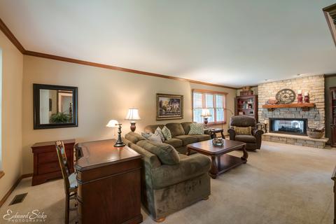 327 High Rd, Cary, IL 60013 photo 2