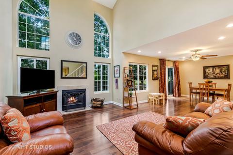 1243 Dunamon Dr, Bartlett, IL 60103 photo 3