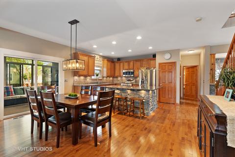 331 Comstock Dr, Elgin, IL 60124 photo 8
