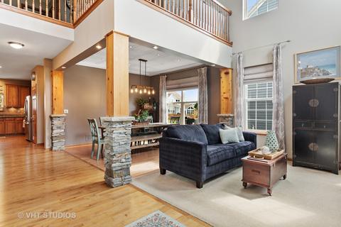 331 Comstock Dr, Elgin, IL 60124 photo 3