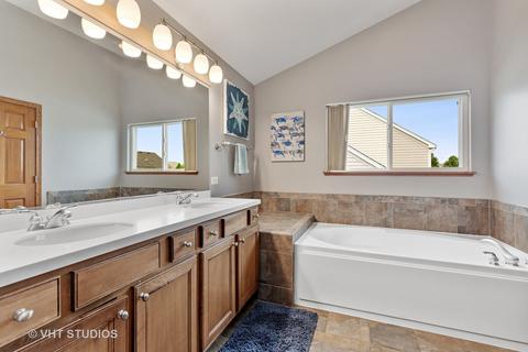 331 Comstock Dr, Elgin, IL 60124 photo 14