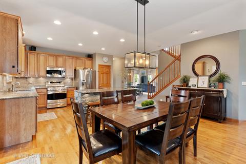 331 Comstock Dr, Elgin, IL 60124 photo 9
