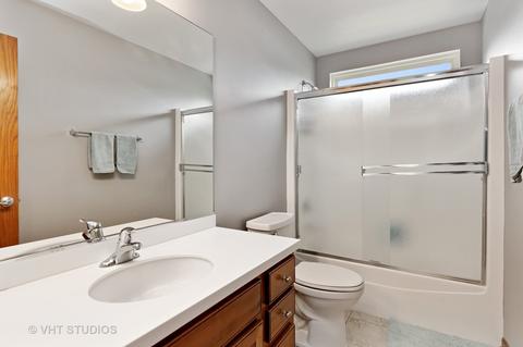 331 Comstock Dr, Elgin, IL 60124 photo 18
