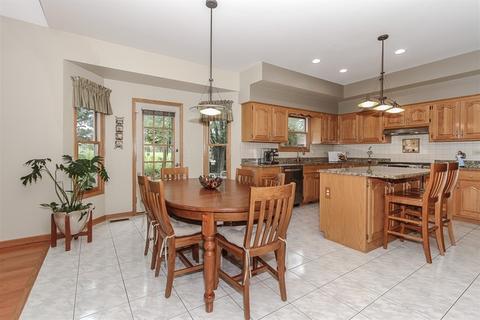 409 Hillandale Dr, Bartlett, IL 60103 photo 9