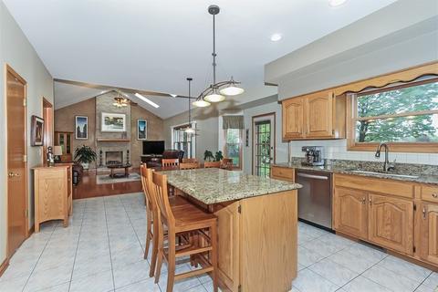 409 Hillandale Dr, Bartlett, IL 60103 photo 8