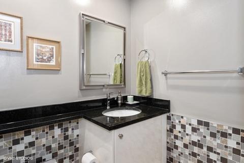 100 E Huron St #2407, Chicago, IL 60611 photo 10