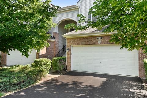 1876 Maureen Dr, Hoffman Estates, IL 60192 photo 1