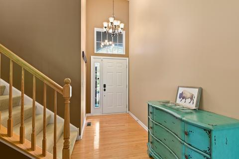 1876 Maureen Dr, Hoffman Estates, IL 60192 photo 3